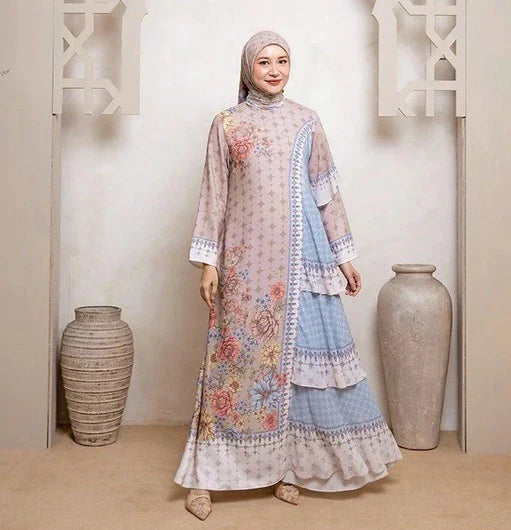 gamis dengan sepatu high heels