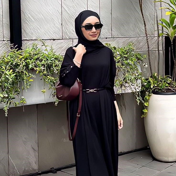 outfit muslimah monokrom