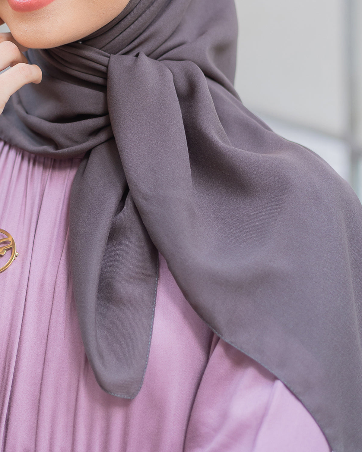 Naima Scraf in Ash Grey