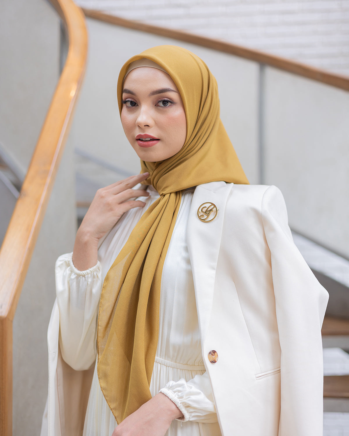Naima Scraf in Golden