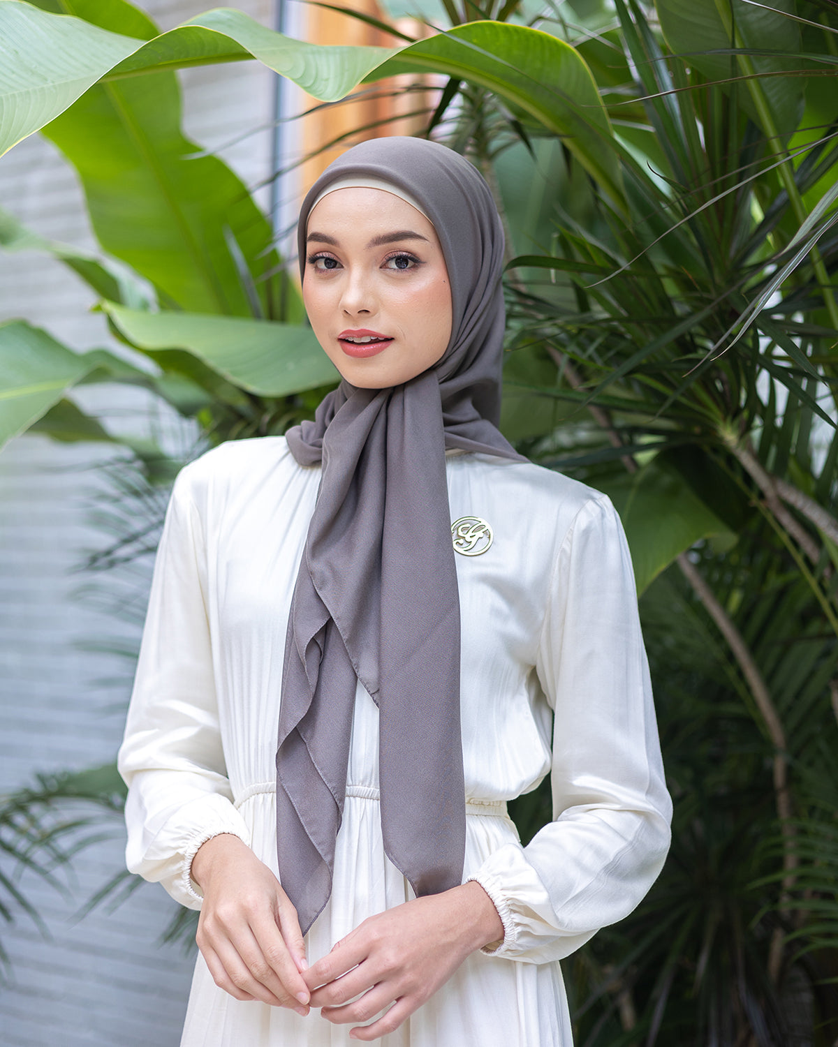 Naima Scraf in Pebble