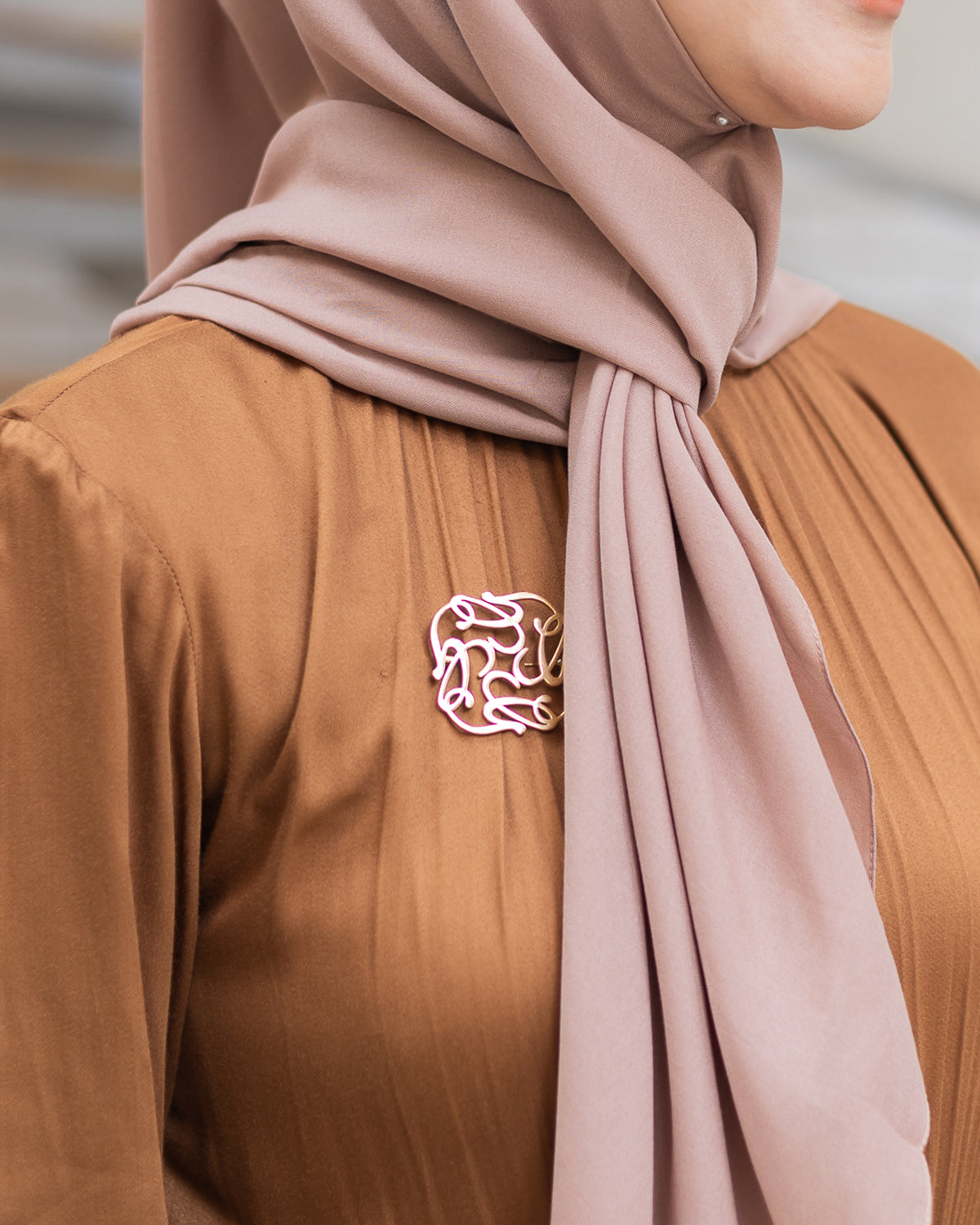 Naima Scraf in Beige