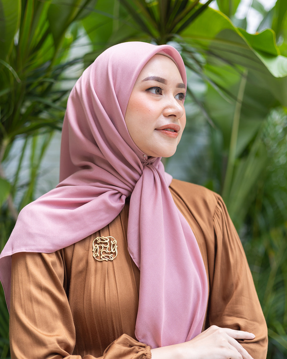 Naima Scraf in Mauve