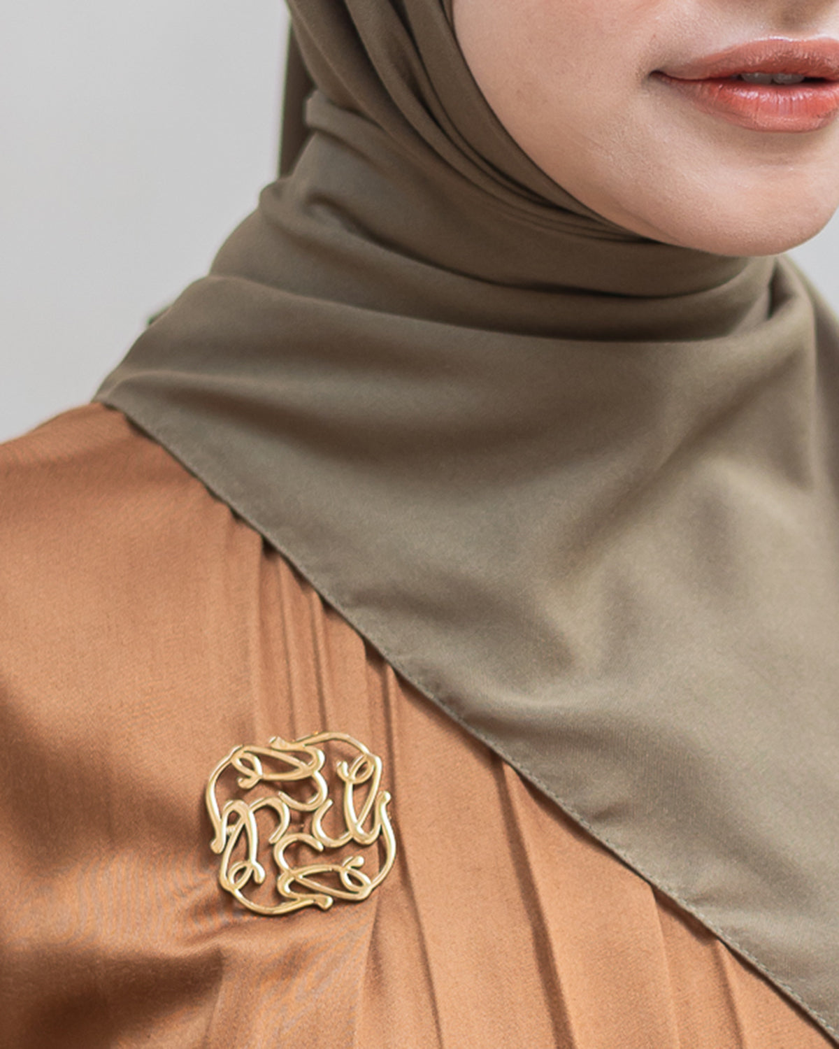 Naima Scraf in Olive