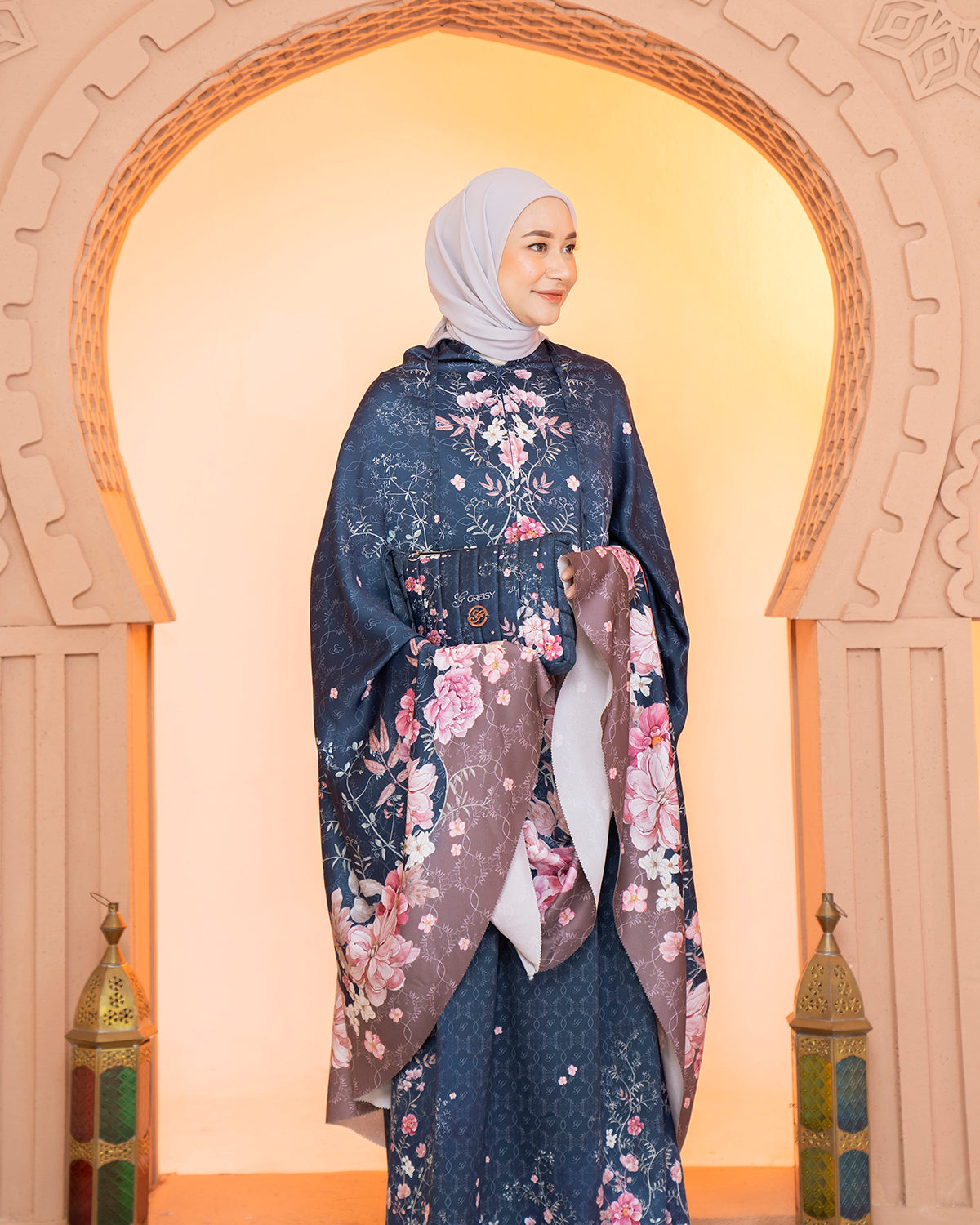 Peony Prayer set in Azura