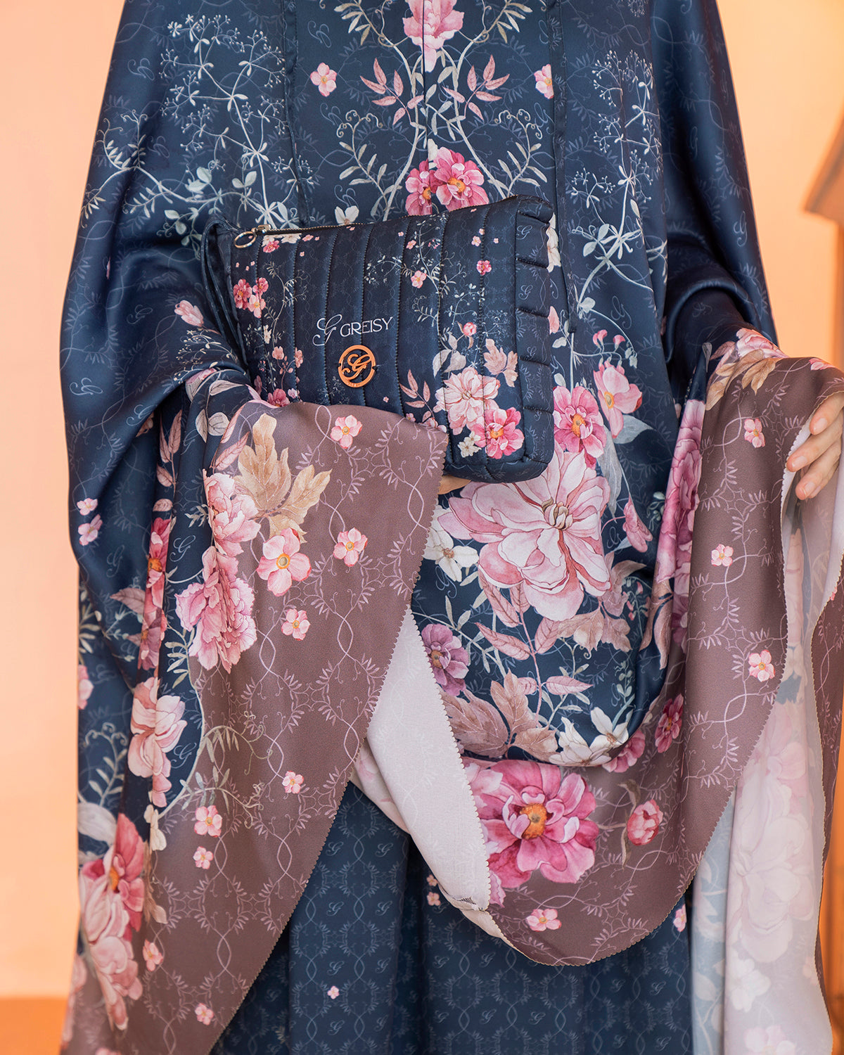 Peony Prayer set in Azura