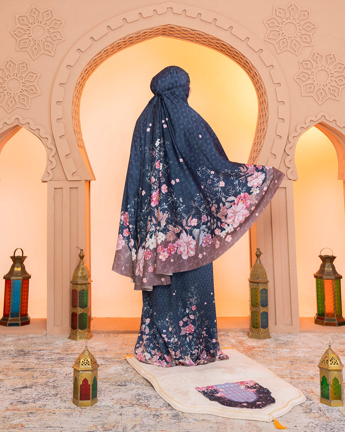 Peony Prayer set in Azura