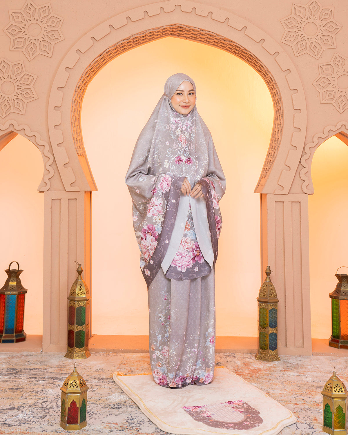 Peony Prayer set in Kenari