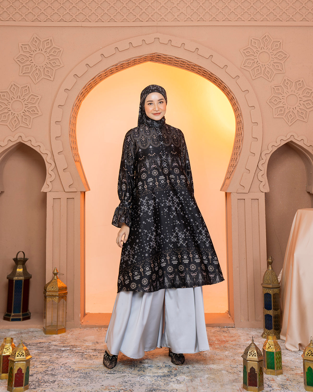 Madinah Tunik in Raven Black