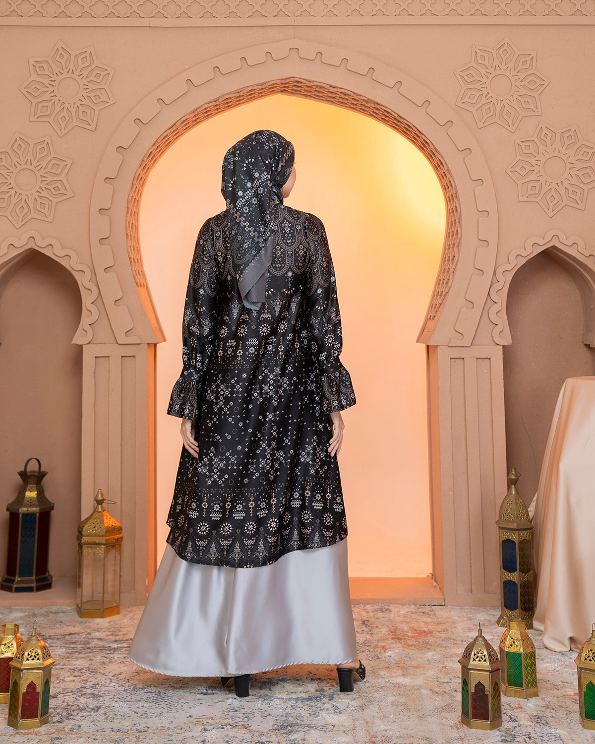 Madinah Tunik in Raven Black