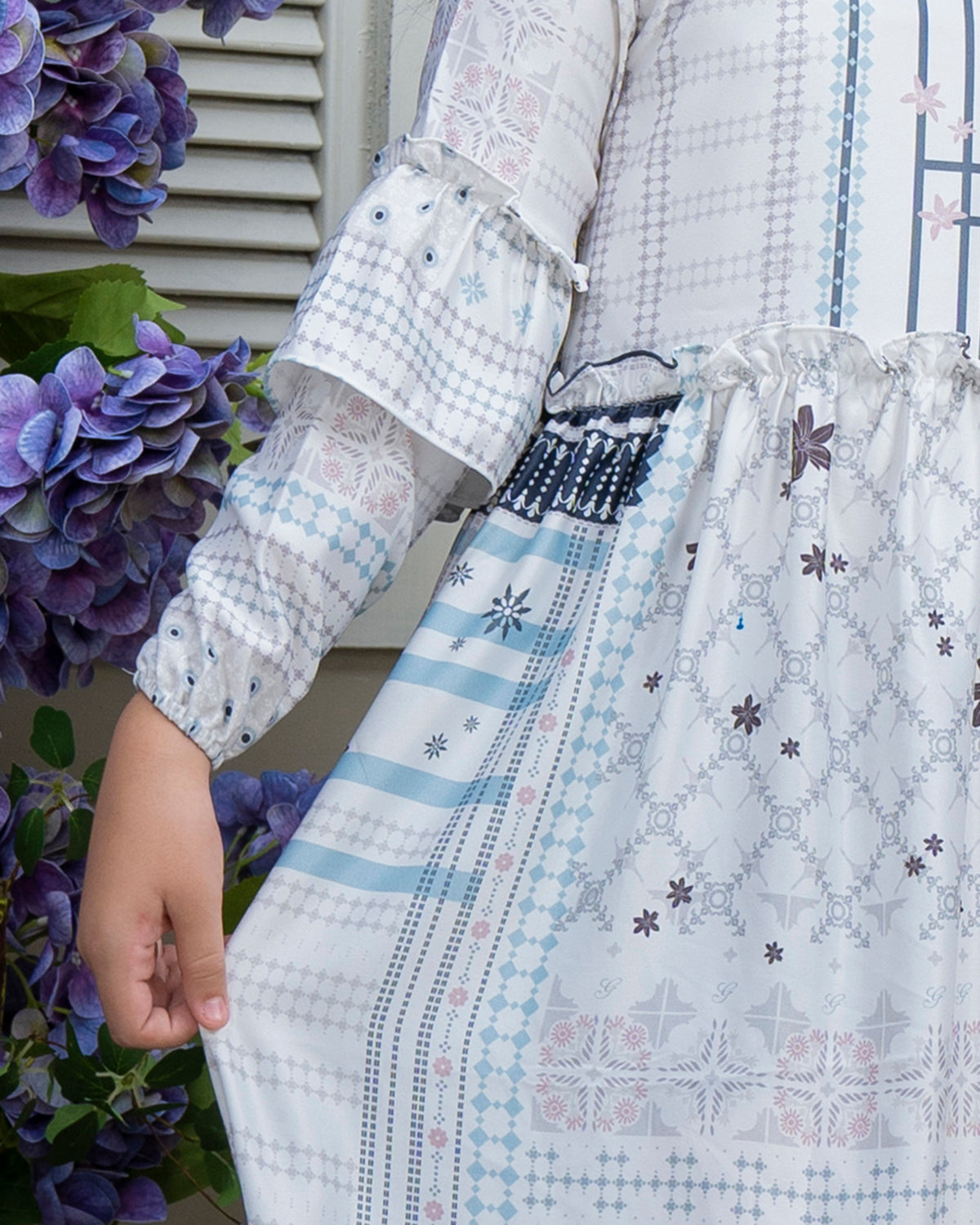 Pulang Dress Anak in White Cliff