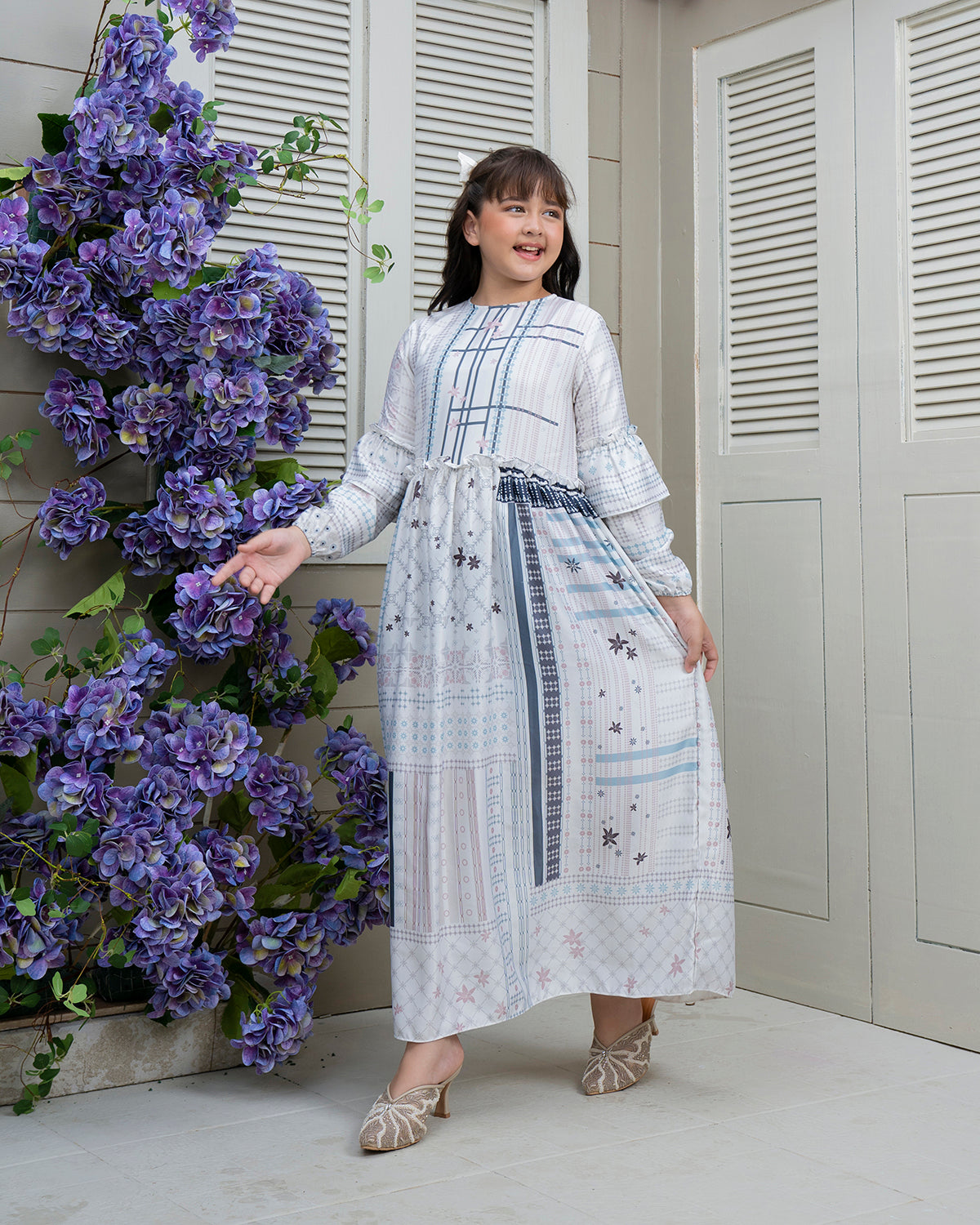 Pulang Dress Anak in White Cliff